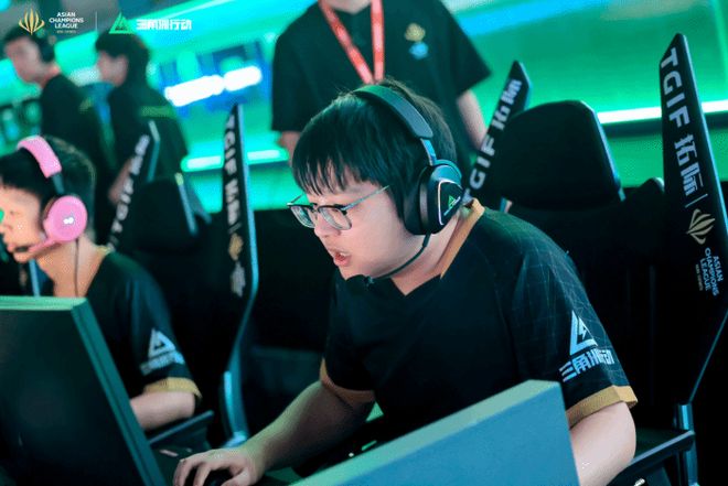 在不同赛道 在不同赛道